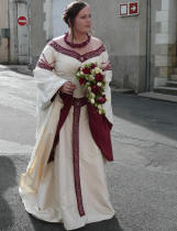 La robe de mariée de Dame Blandine pour son mariage médiéval