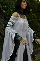 Les manches médiévales de la robe elfique de Dame Delphine