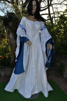 Robe de mariée elfique blanche et bleue