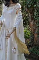 manches médiévales de la robe de mariée elfique
