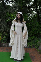 Robe de mariée elfique avec capuche amovible