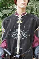 Arbre du gondor brodé, sur une tunique elfique
