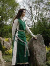 La robe médiévale de  Dame Guenièvre, avec un surcot