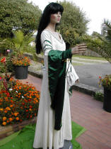 robe de marie mdivale en lin ivoire et vert