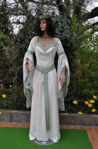La robe de mariée elfique de Dame Anne-Marie