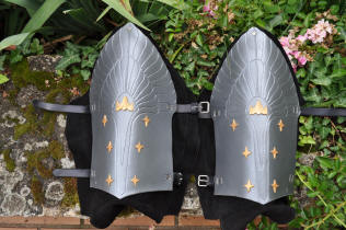 Les fausses bottes en cuir, inspirées de celles d'Aragorn