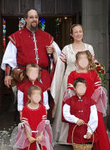 Costumes mdivaux pour toute la famille, mariage mdival