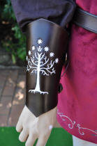 Canons d'avant-bras en cuir, avec arbre du Gondor