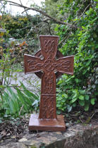 Croix celtique irlandaise sculptée à la main en pâte époxy