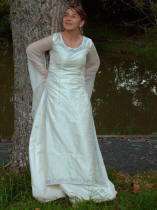 La robe de marie elfique de Dame Anne-Claire pour son mariage