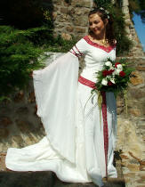 La robe de marie elfique de Dame Claire pour son mariage
