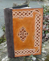 Couverture de livre d'or celtique, en cuir repoussé